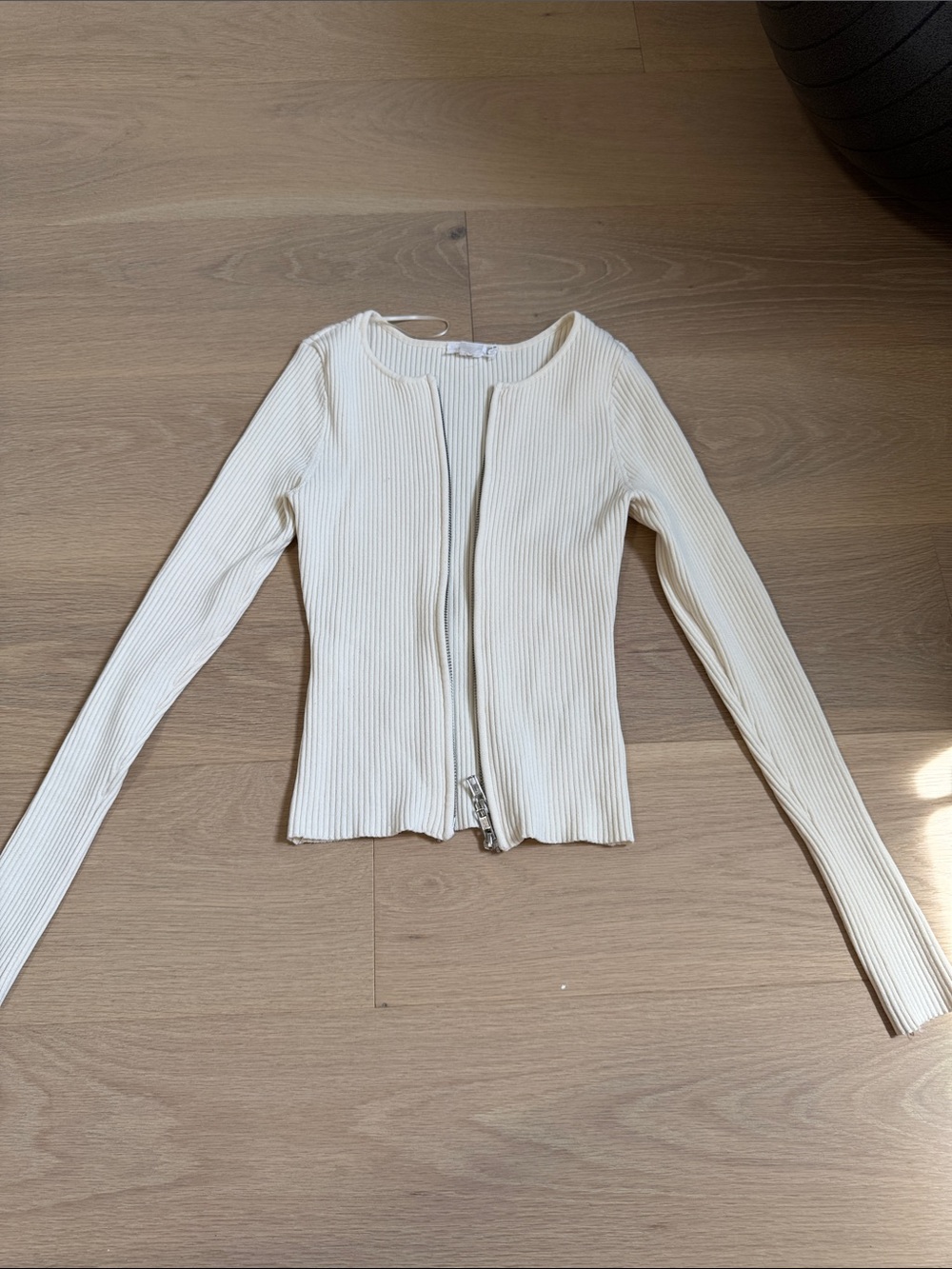 Good American Ribbed Zip-Front Long Sleeve Top in Cream